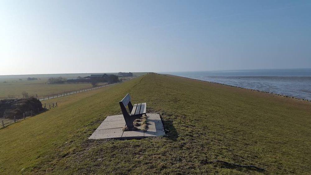 swissneedleworker_Pellworm_deich